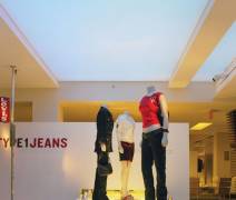 Levis Strauss (2002) NY