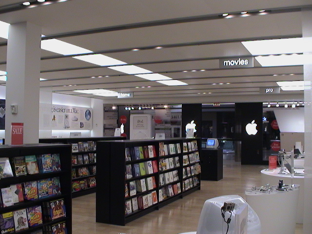 The Mall of New Hampshire - Apple Store - Apple